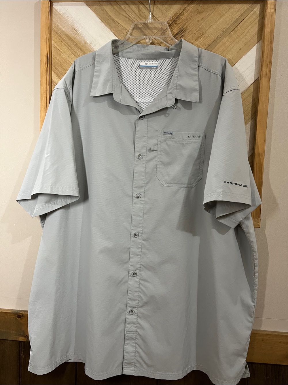 Columbia Men’s Short Sleeve Omni-Shade Button-Up Shirt — Light Gray